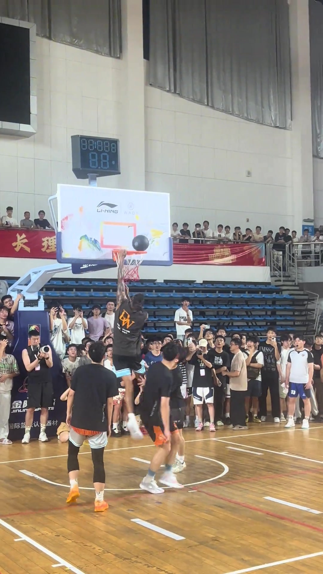 颇具当年金州扣篮王的风采?