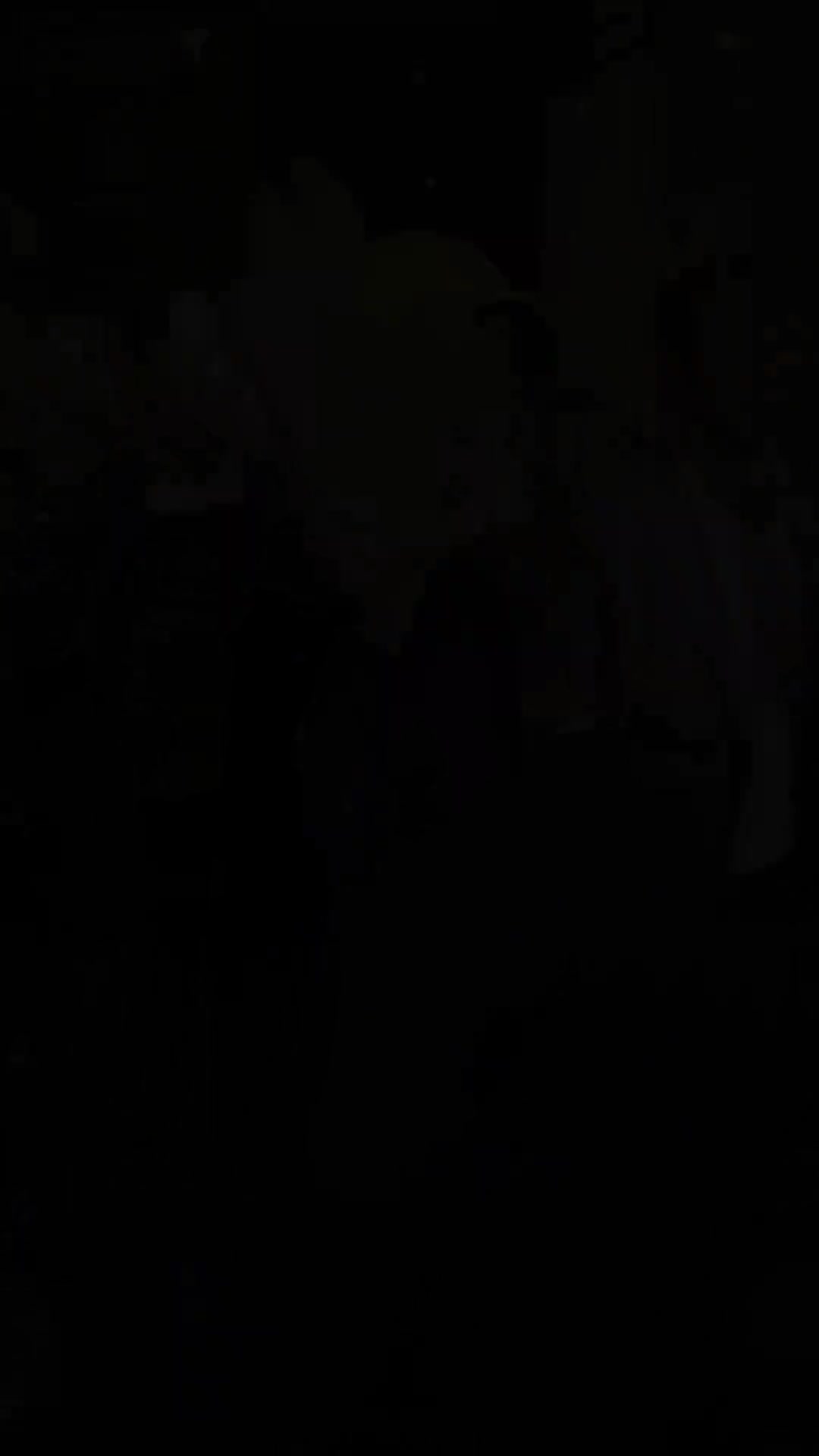 安切洛蒂抵达巴西，巴西足协主席全程陪同，球迷燃放焰火热情迎接