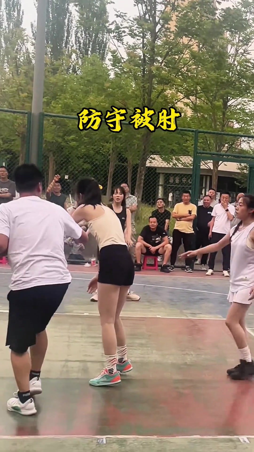 不懂就问：吧友们和女生打野球会上对抗吗???