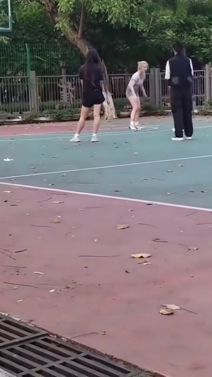 上来就背打女生的男人，真的活该没有女朋友啊???