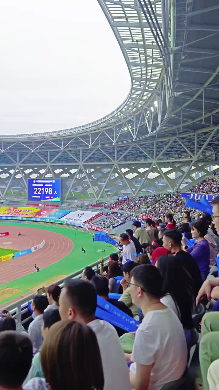 比一些中超还热闹！“苏超”现场超2万人观赛?