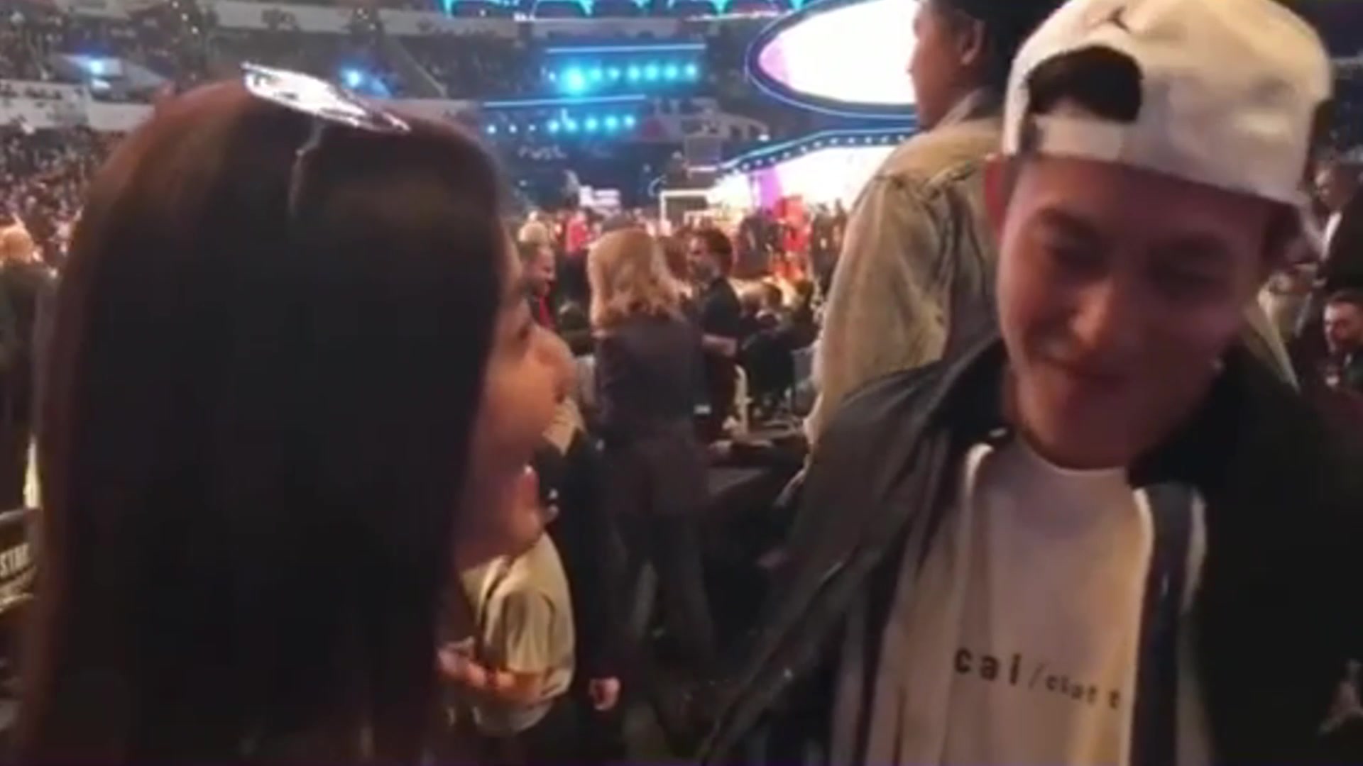 美娜早年采访陈冠希名场面：我和你一样喜欢勒布朗和威少?
