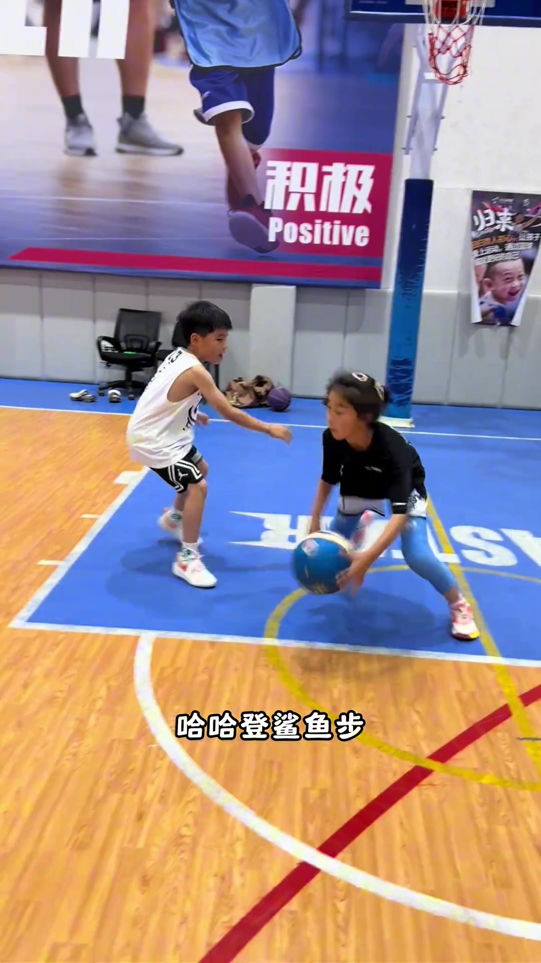 杨毅儿子&贾磊女儿1v1单挑，小朋友这水平可否与吧友们一战？?