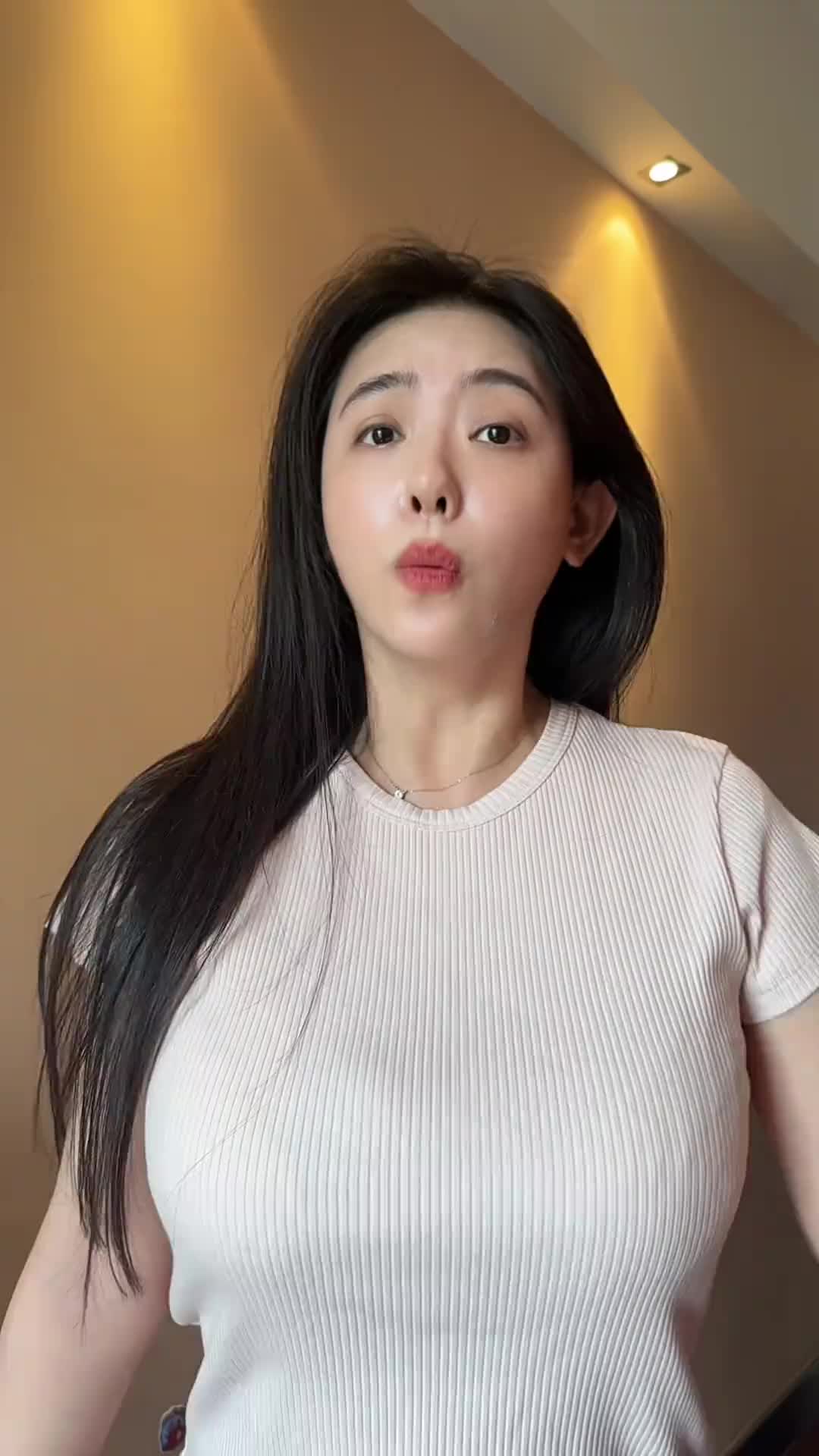 你说得都对?！女球迷：我说国足能赢就必须能赢
