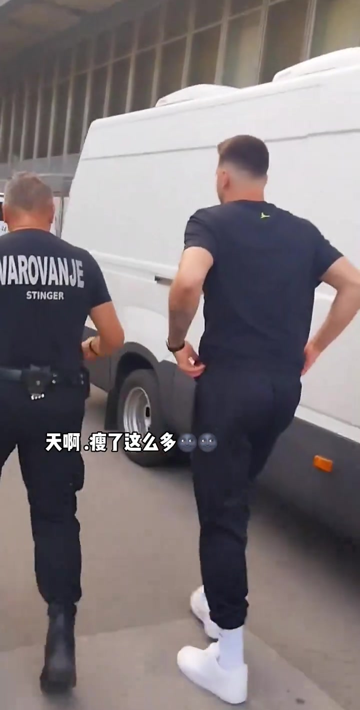 天呐！东契奇这私底下没少练啊 这看着瘦了不少啊~