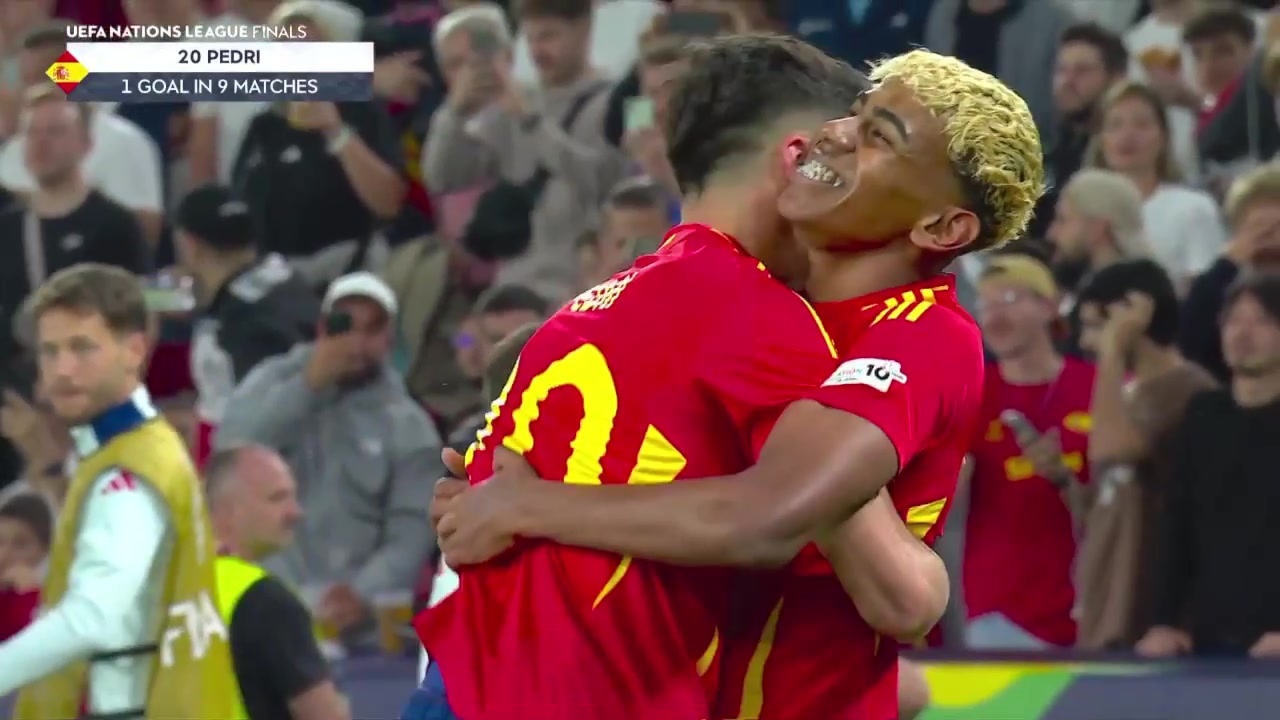 西班牙4-0领先法国！佩德里前插打门得手！尼科-威廉姆斯送助攻！