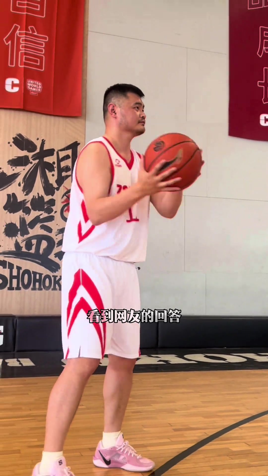 好家伙，相似度这么高！姚明要是看见这哥们，估计也得一愣?
