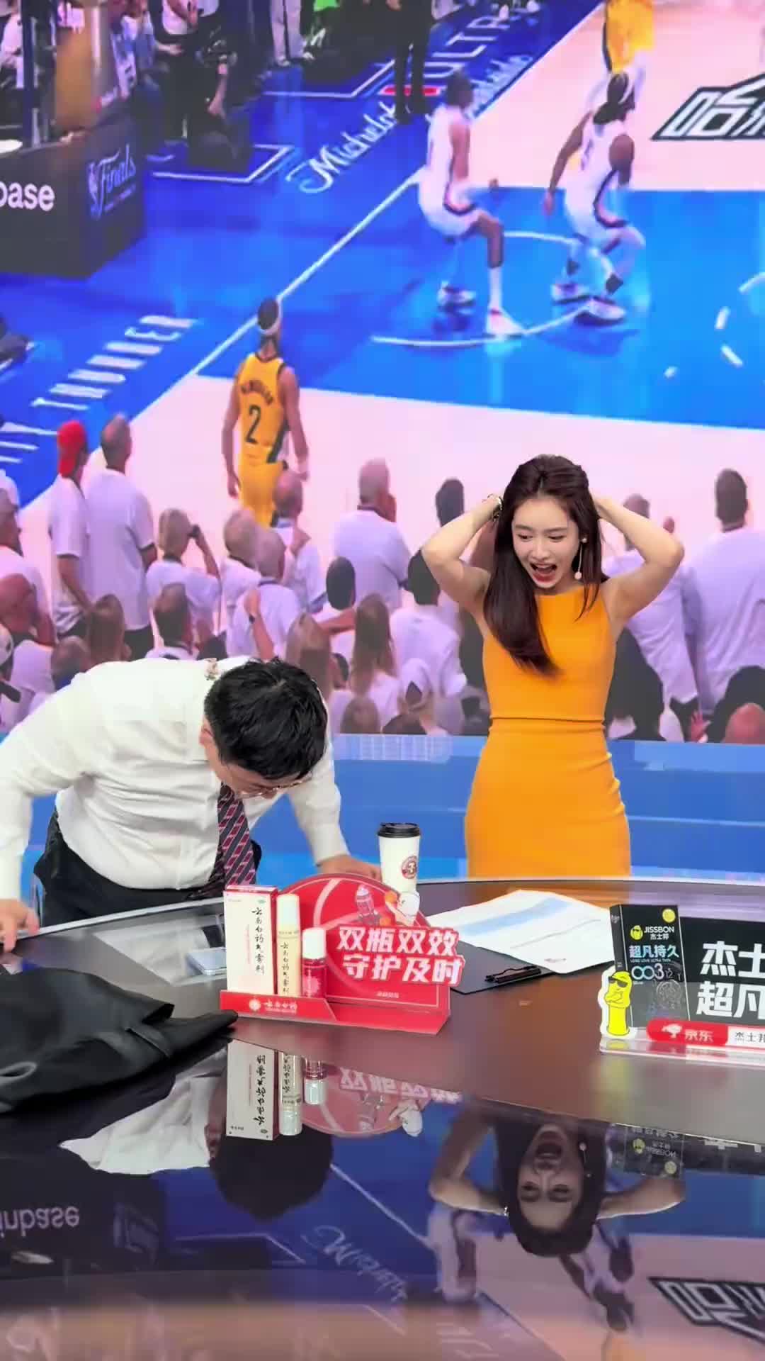 哈利伯顿中投绝杀雷霆，美娜在演播室都抱头了！?