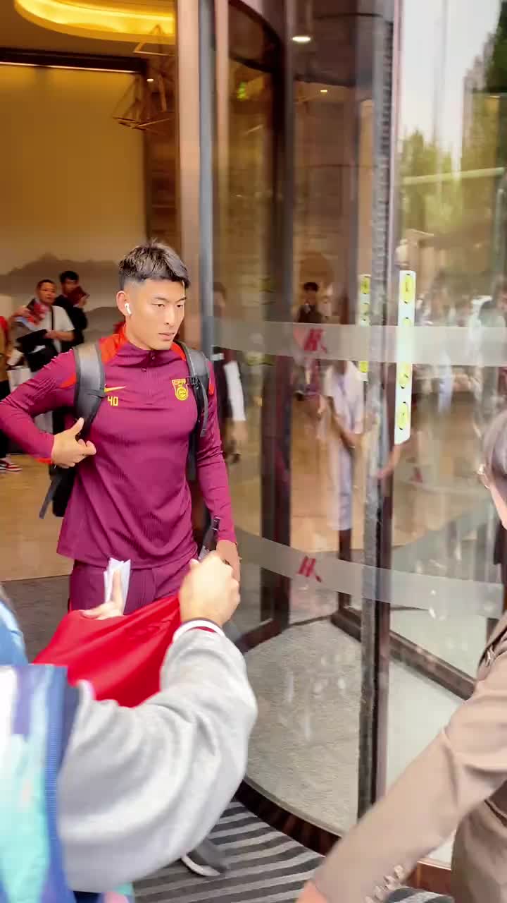 网友：国安双星王子铭、李磊，两个都是奇兵，但不适合踢首发?