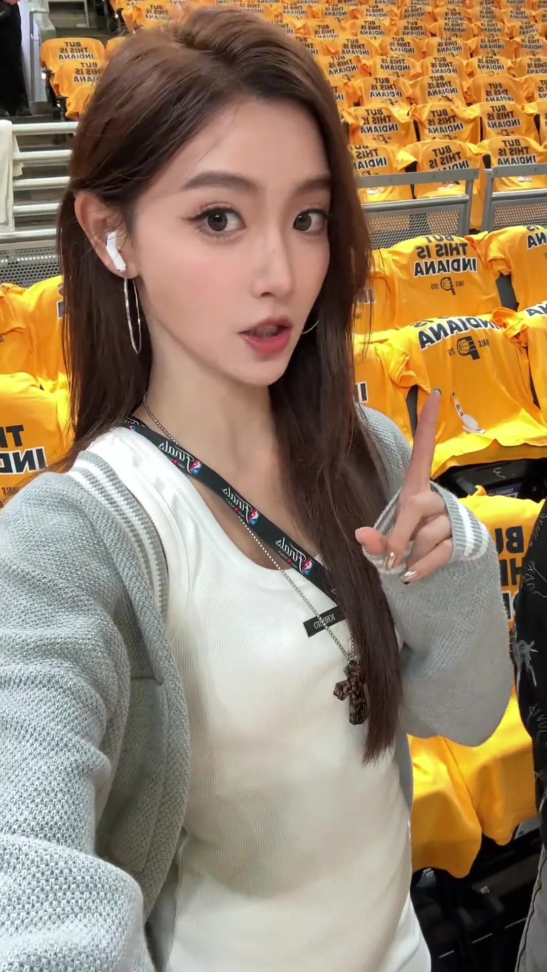 ?比赛没你好看~