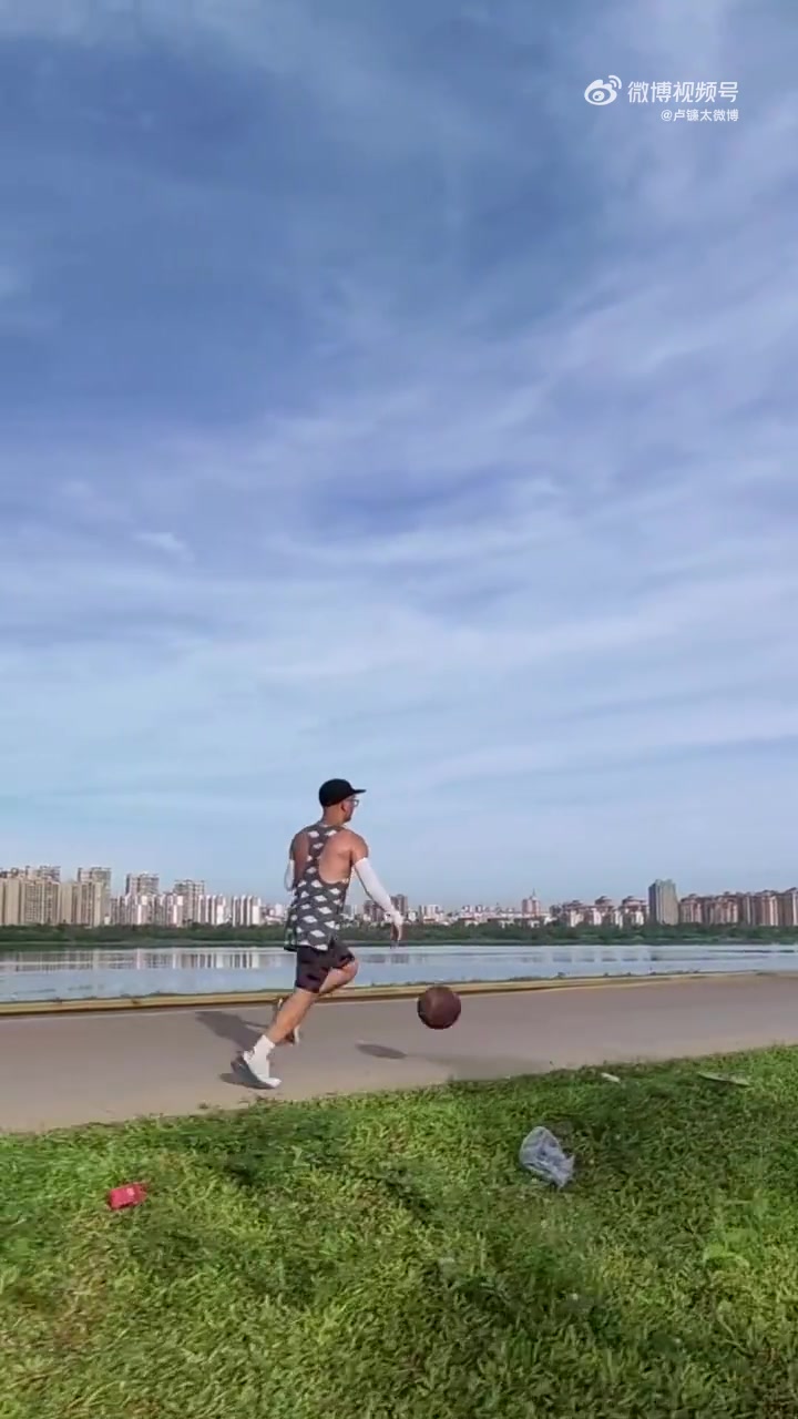 有没这两项运动都喜欢的？篮球+跑步=快乐加倍！
