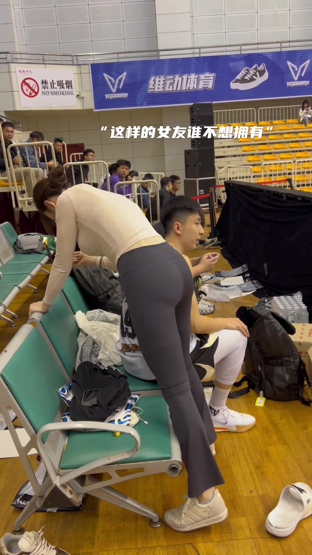 有这样的女朋友真幸福，不仅贴心这身材到哪都是顶级?