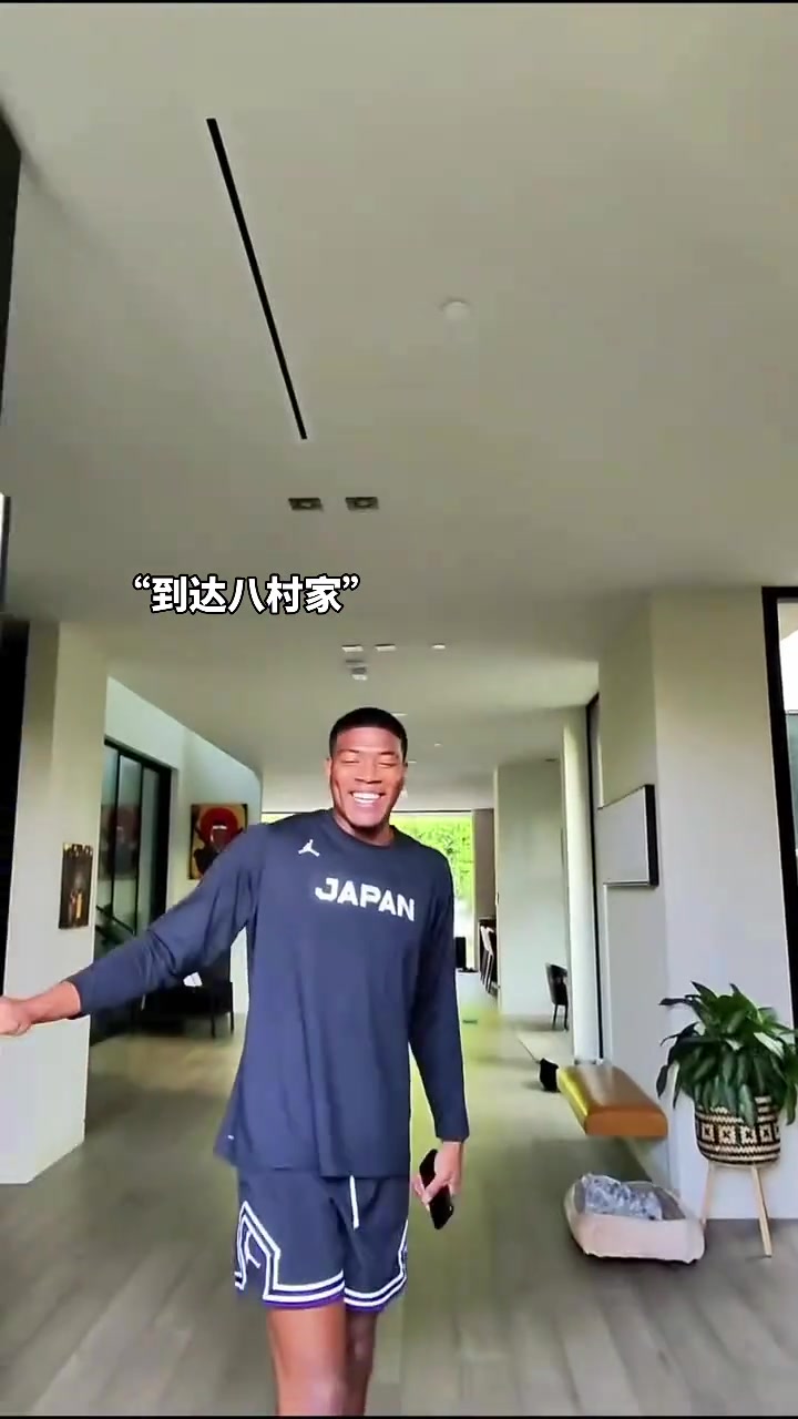 ?理疗师日常上门给八村做保养