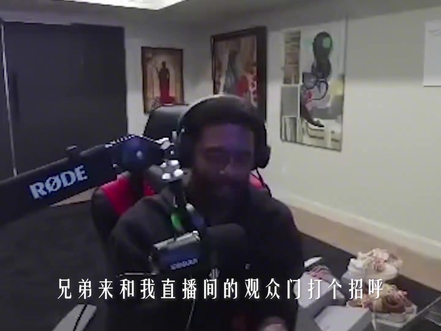 像看到了前女友和别的男生一起的样子???
