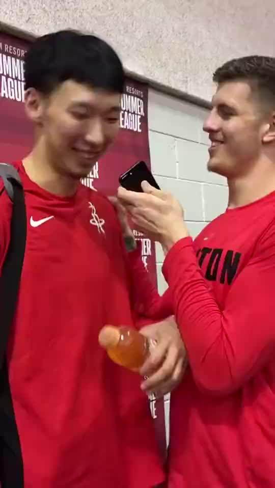 那年周琦和哈滕还是队友呢，如今哈滕已是冠军中锋了！?