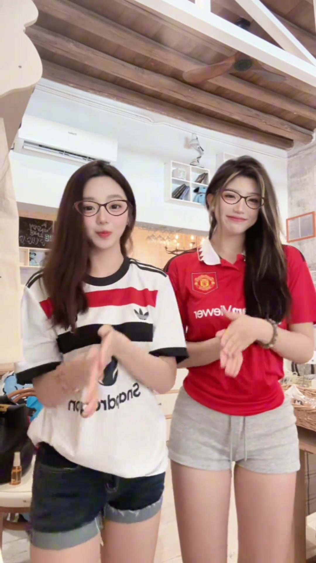 御姐和甜妹~国安女门将这是准备接替奥纳纳来把守曼联球门嘛?