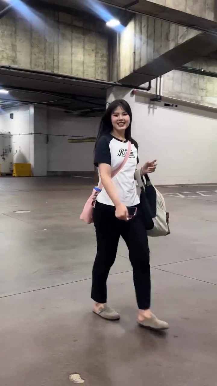 如果李月汝和佩奇一起追我，我该如何抉择??