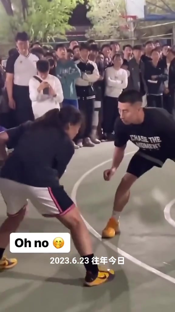 女生1V1单挑晃趴男生，连站都站不起来了???