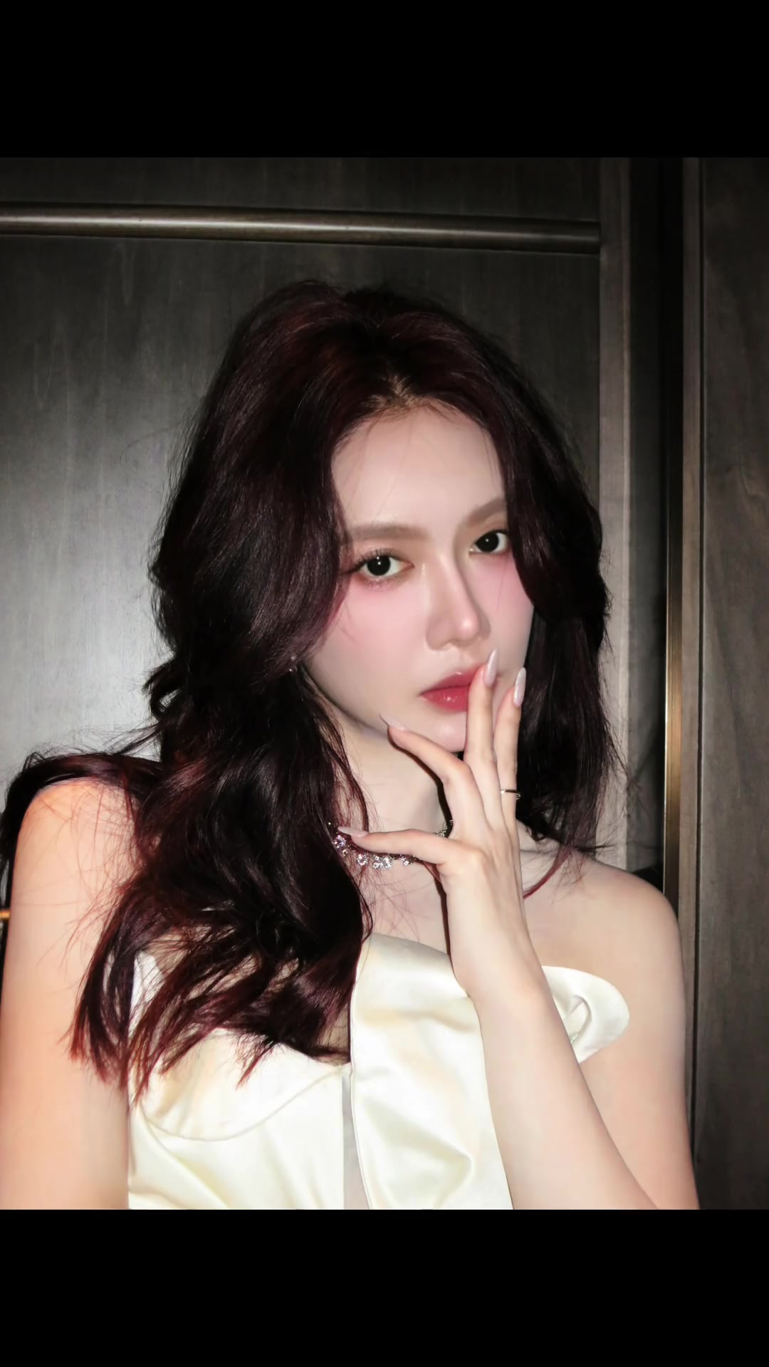美娜晒视频：今天不是53，是35了?
