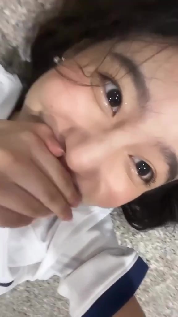直接瘫倒在地？泰国女子收到孙兴慜签名后的反应?