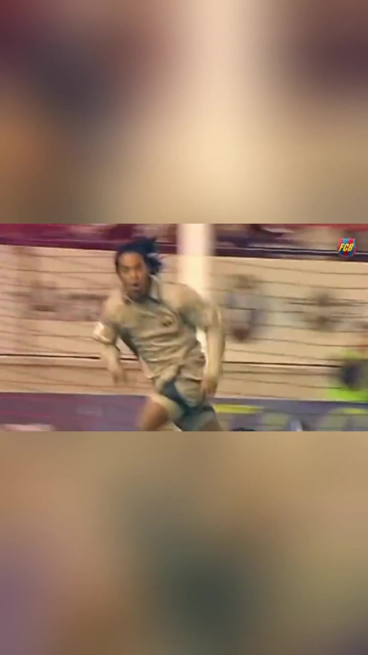 请把球交给小罗，然后慢慢的欣赏他的进球表演！