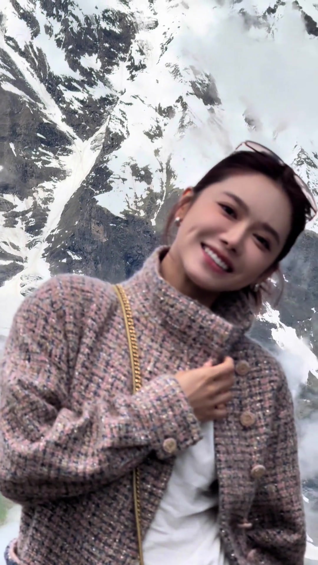 美娜晒出游视屏：人生是旷野 不是轨道 # 自由至上
