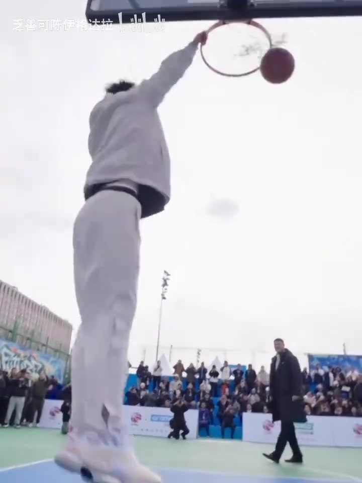 姚明把球传给杨瀚森！多年后这一定会成为名场面！