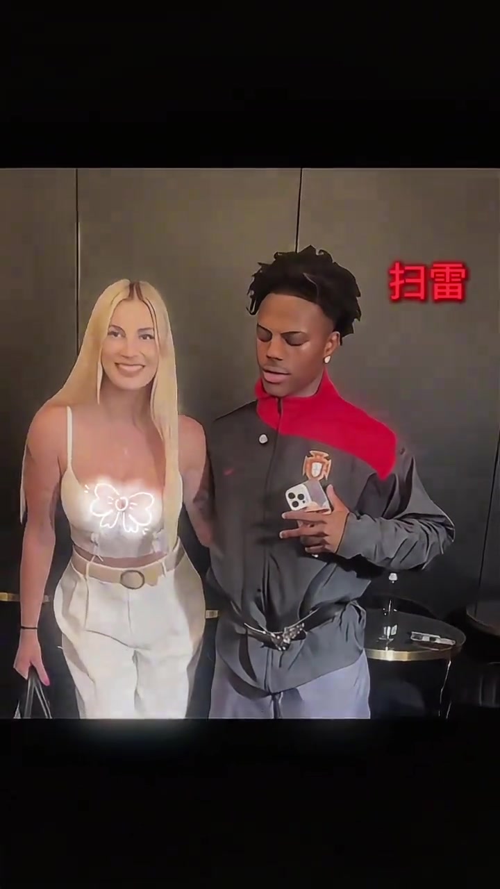 目不转睛?！甲亢哥与美女合影，真男人?