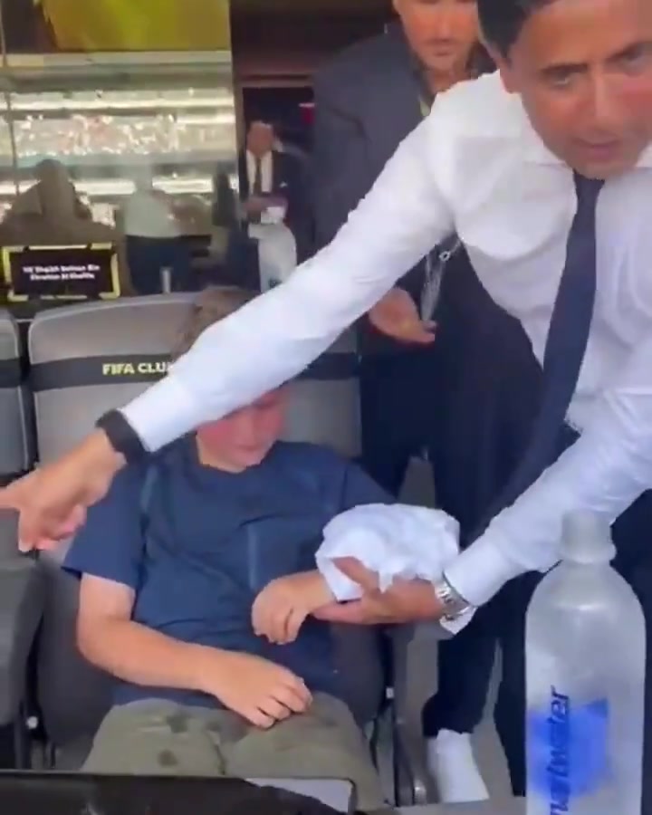 纳赛尔还会包扎?皇马巴黎比赛期间小球迷受伤，纳赛尔简单治疗
