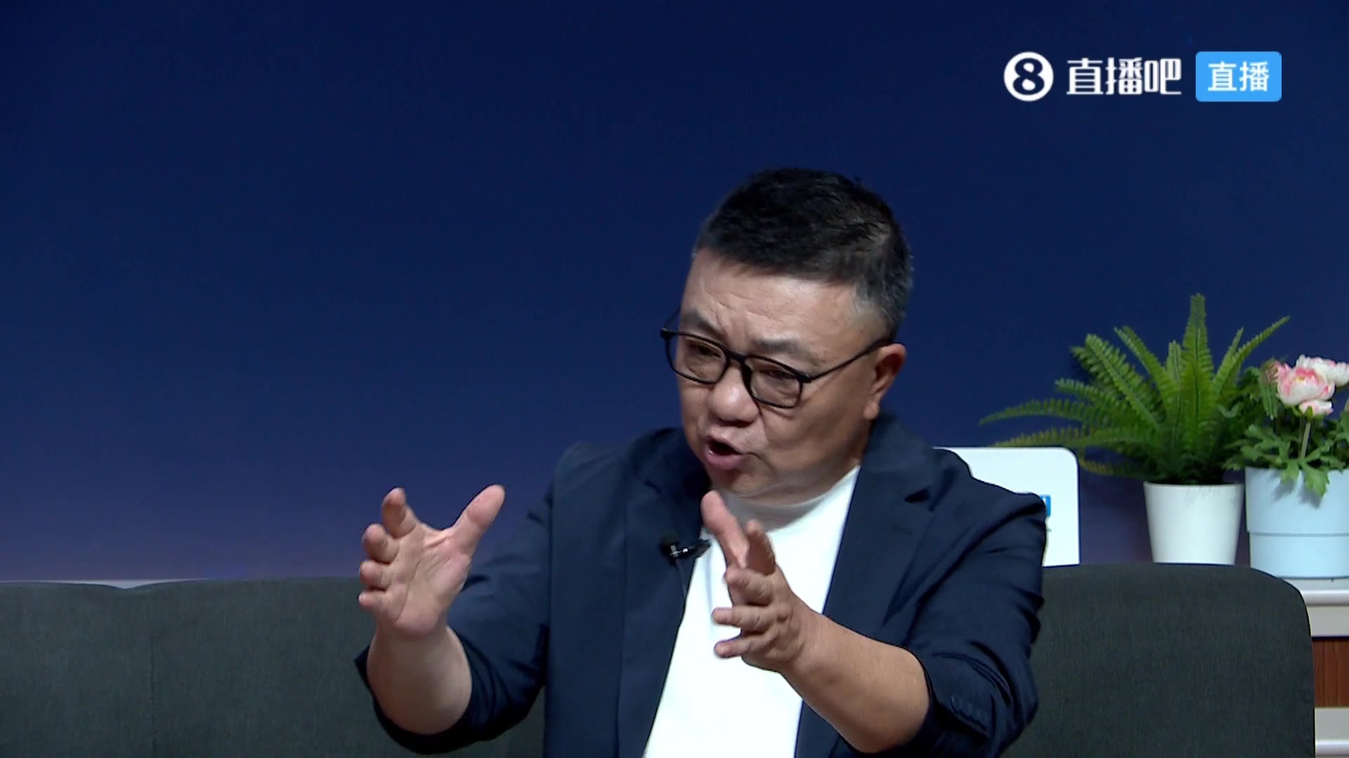 董路批久尔杰维奇下半场换人调整：孩子死了，奶妈来了！