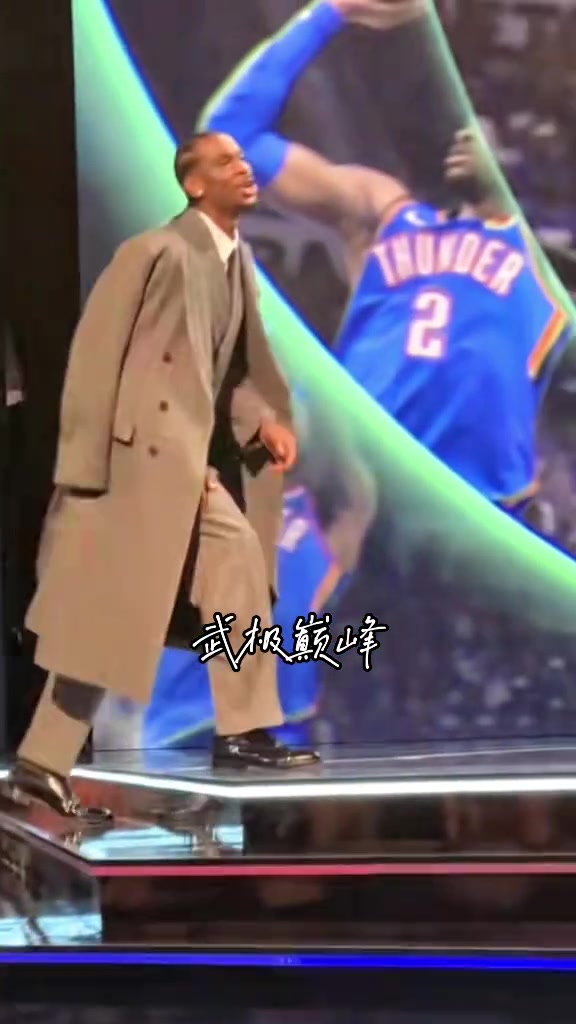 ?亚历山大首次获得ESPYS年度最佳男运动员奖