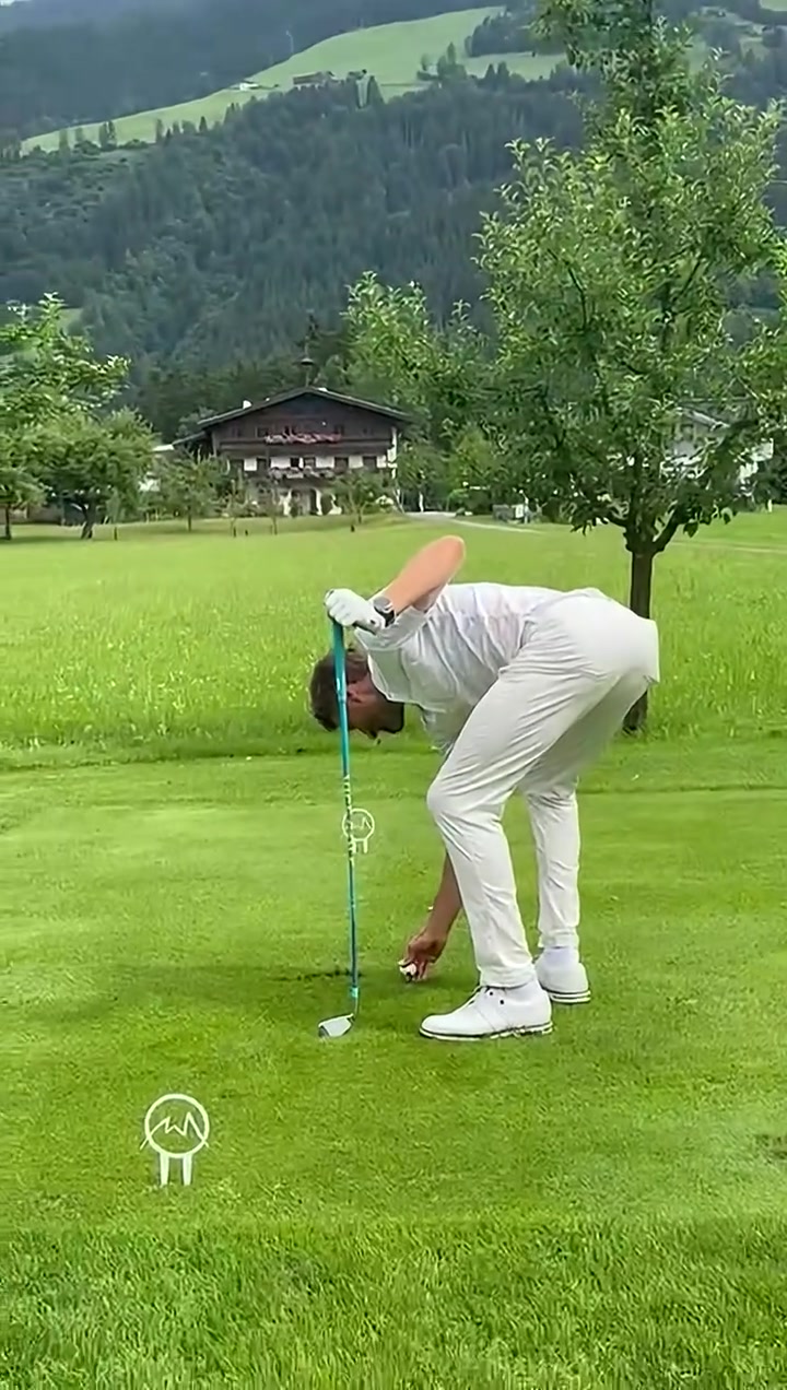 穆勒社媒晒打高尔夫视频，大家快来看看水平如何！