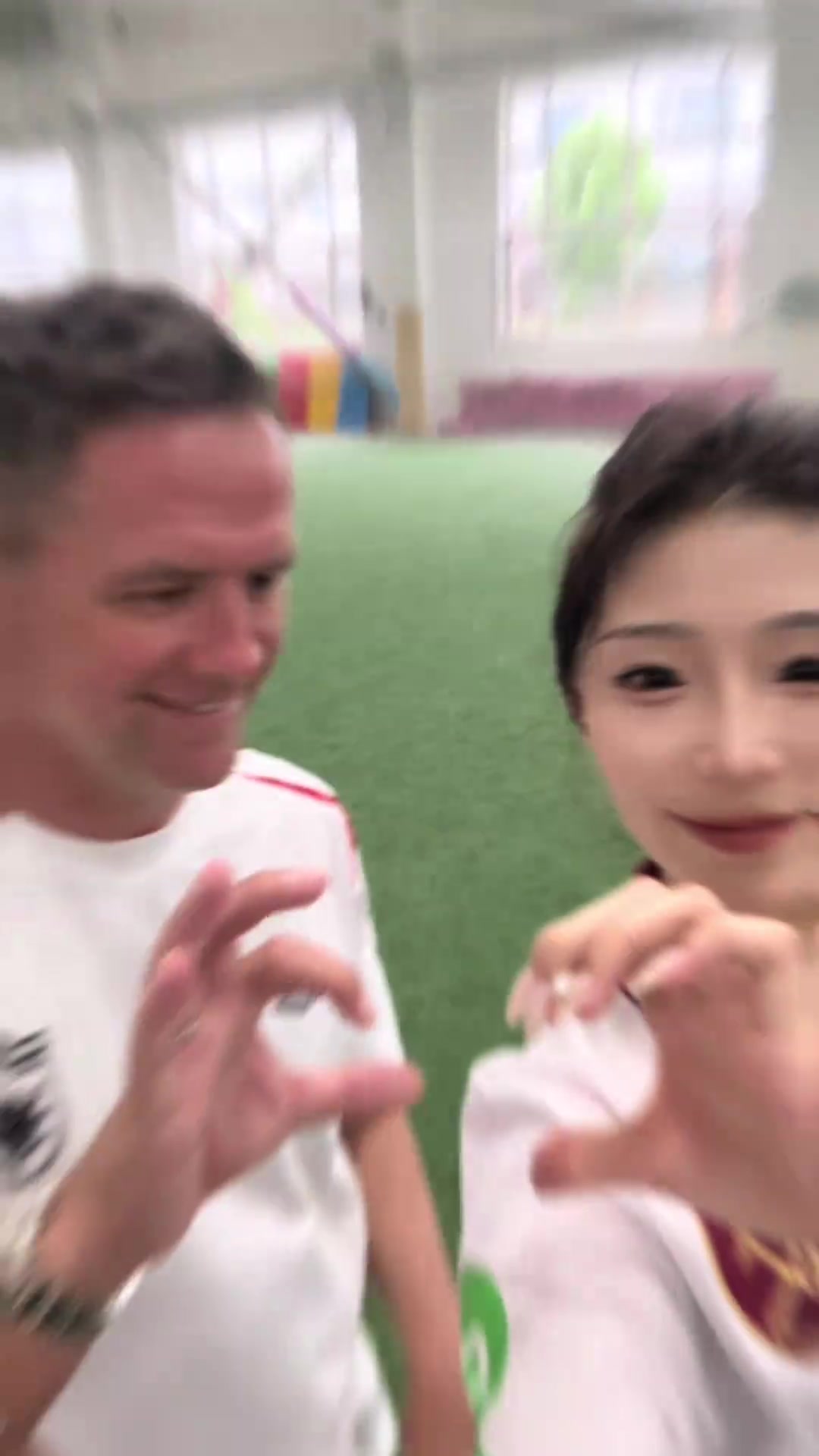 女足挑战约会一百个男球员，竟然约上了欧文啊都这么老了?
