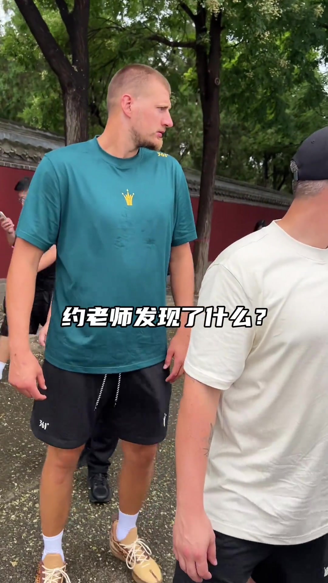 约基奇在中国发现塞尔维亚语，现场教学！