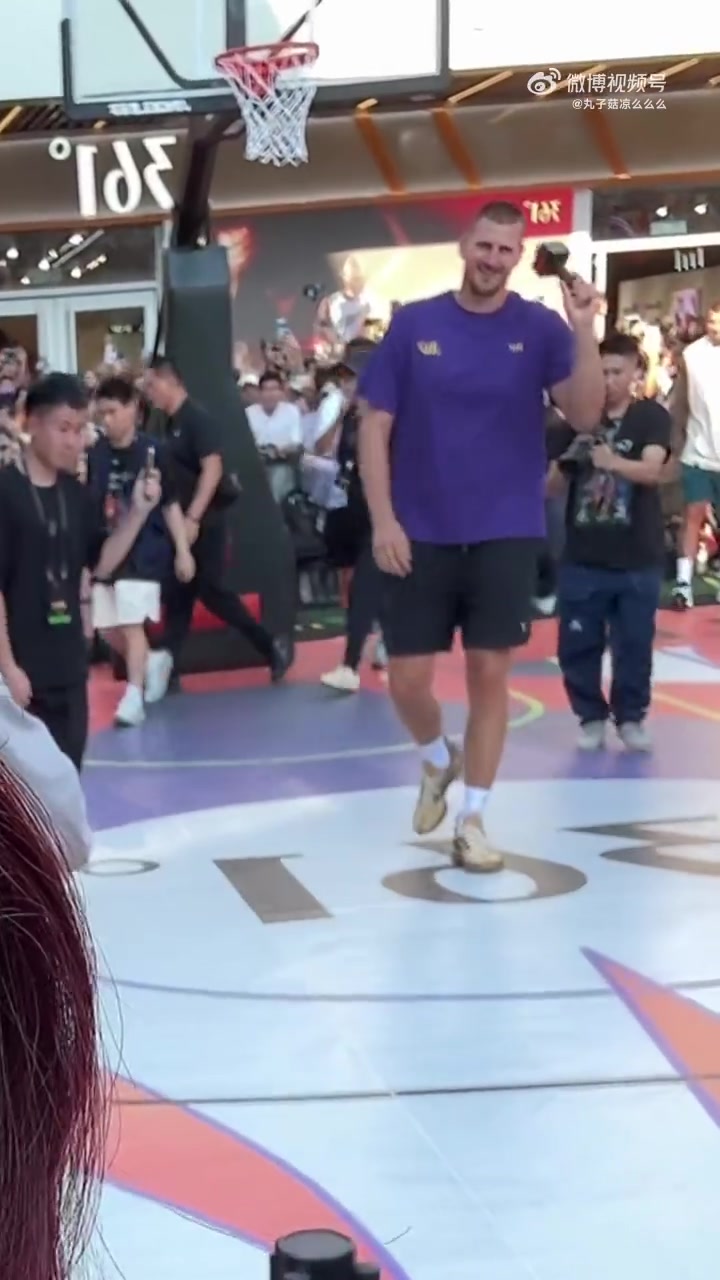 约基奇中国行！美女主播晒视频：终于见到可爱的约老师了！