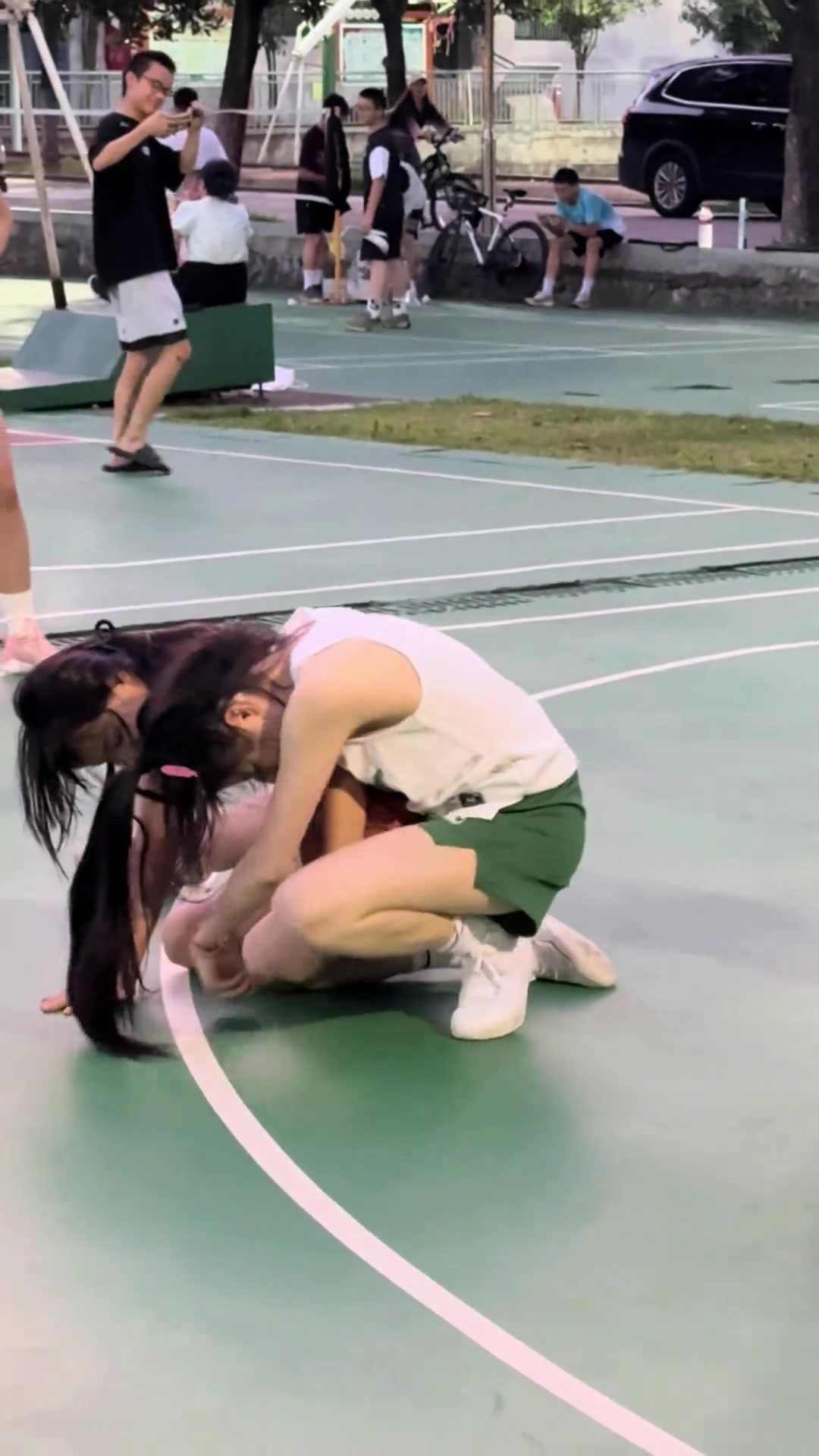 现在的野球场不仅女生越来越多了，对抗也越来越强了???