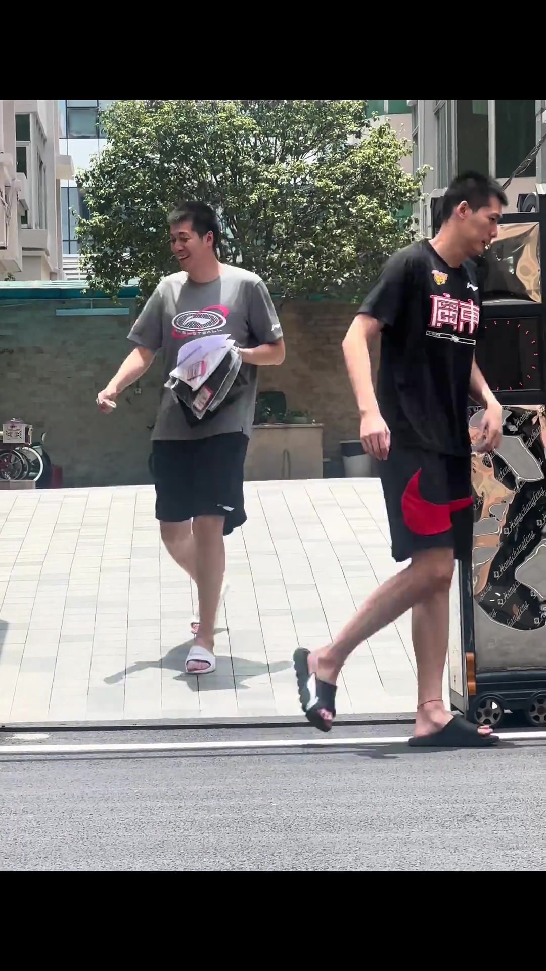 任骏威任骏飞两兄弟同时现身广东宏远俱乐部，你分得清吗??