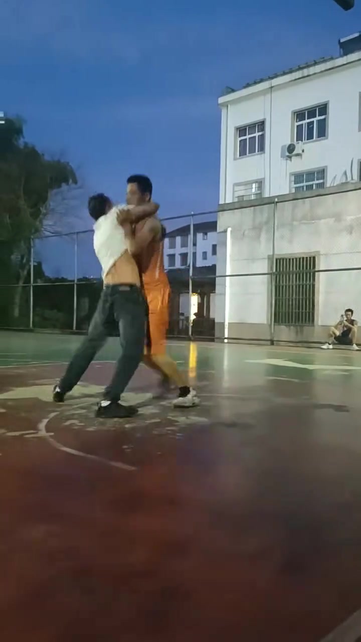 一下午球没摸一次，汗出到位了？