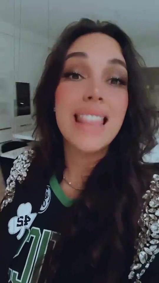霍福德名模妻子颜值是真的高，就是讲话的声音太粗了！?