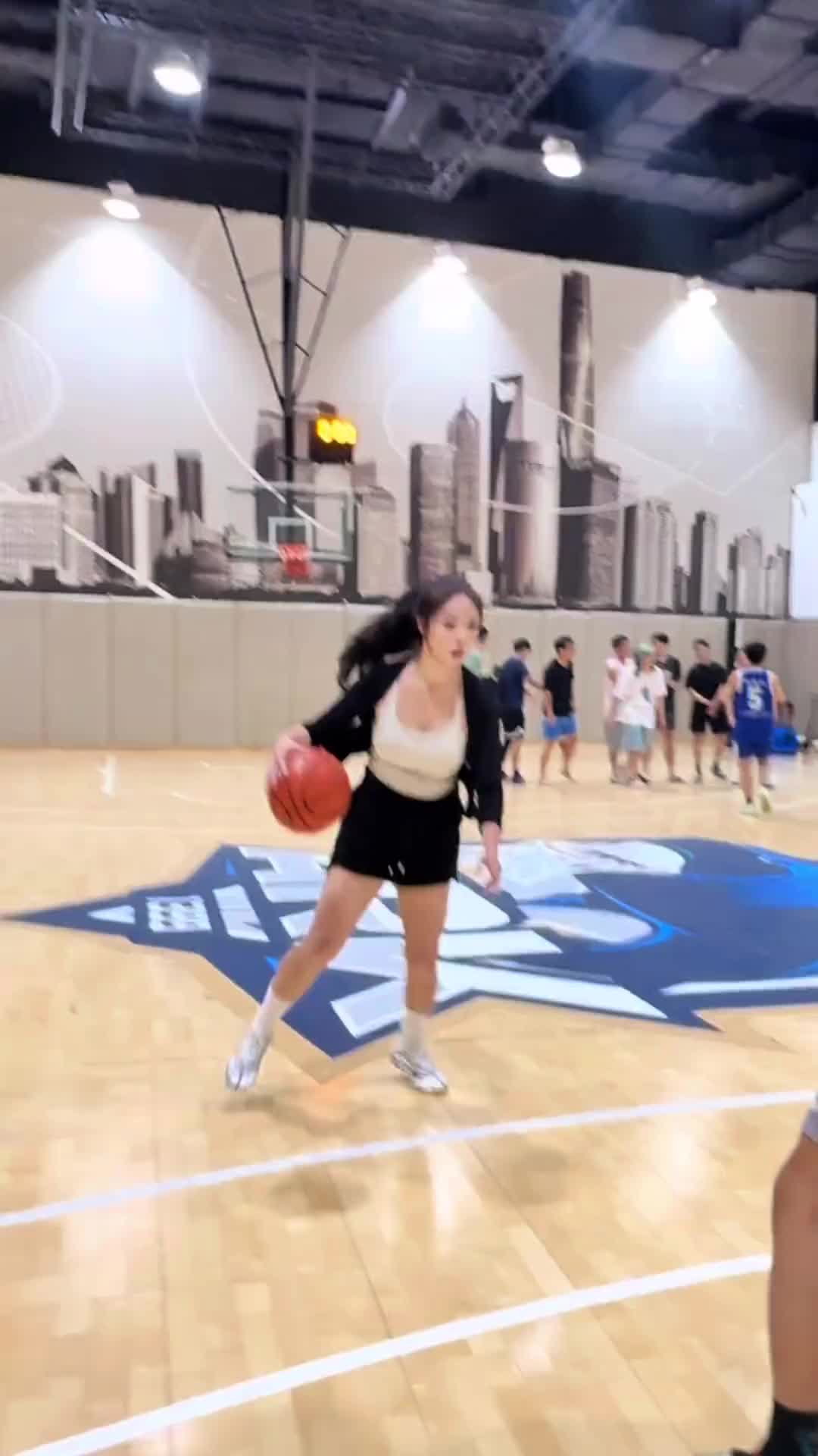 兄弟不怪你，就算是我恐怕也防不住她?