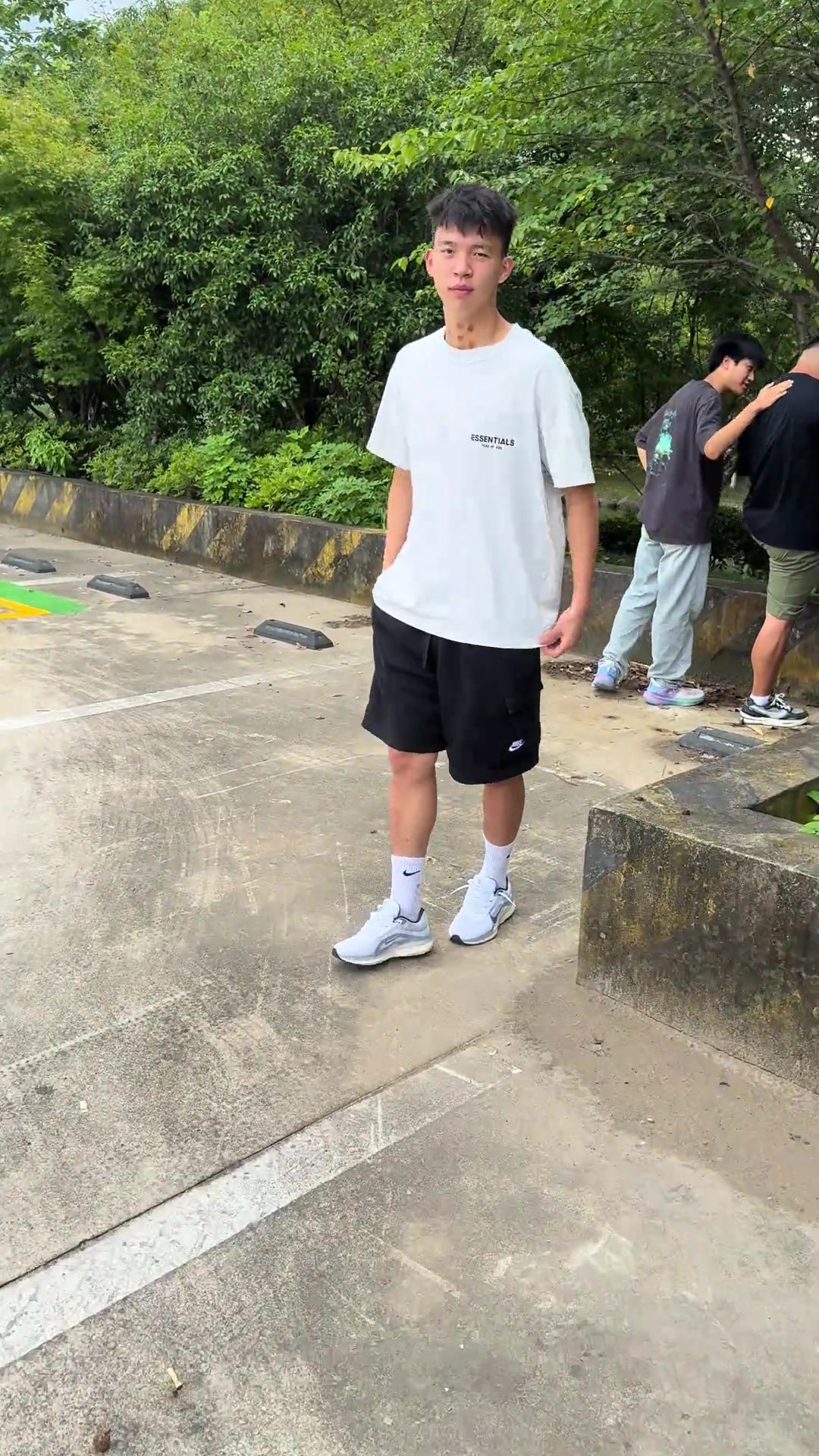 考驾照的年纪！球迷驾校练车遇上王钰栋?