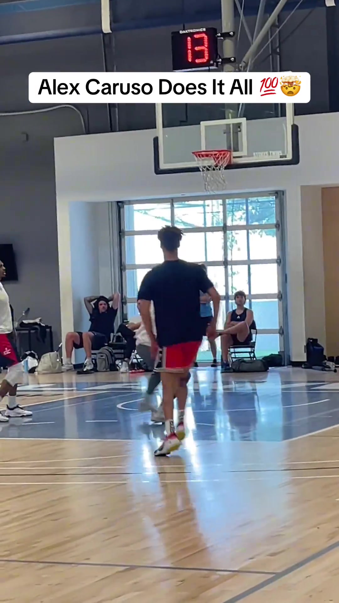 NBA球员打普通人真的就是降维打击啊！