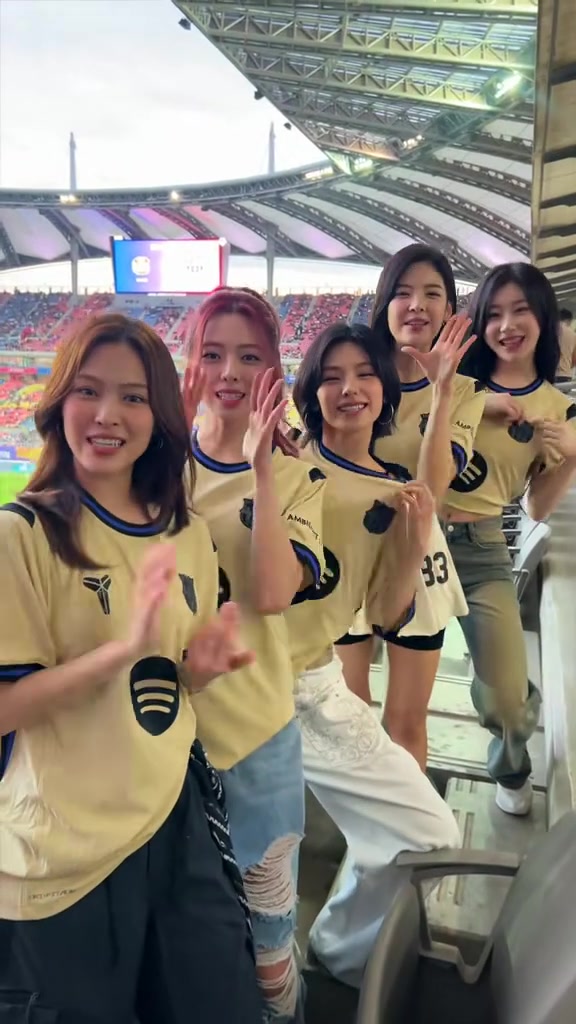 哪个是你的菜？韩国女团ITZY为巴萨加油?