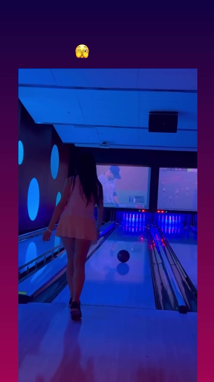 蒙的，一定是蒙的！?孟超晒打保龄球视频，一击全倒