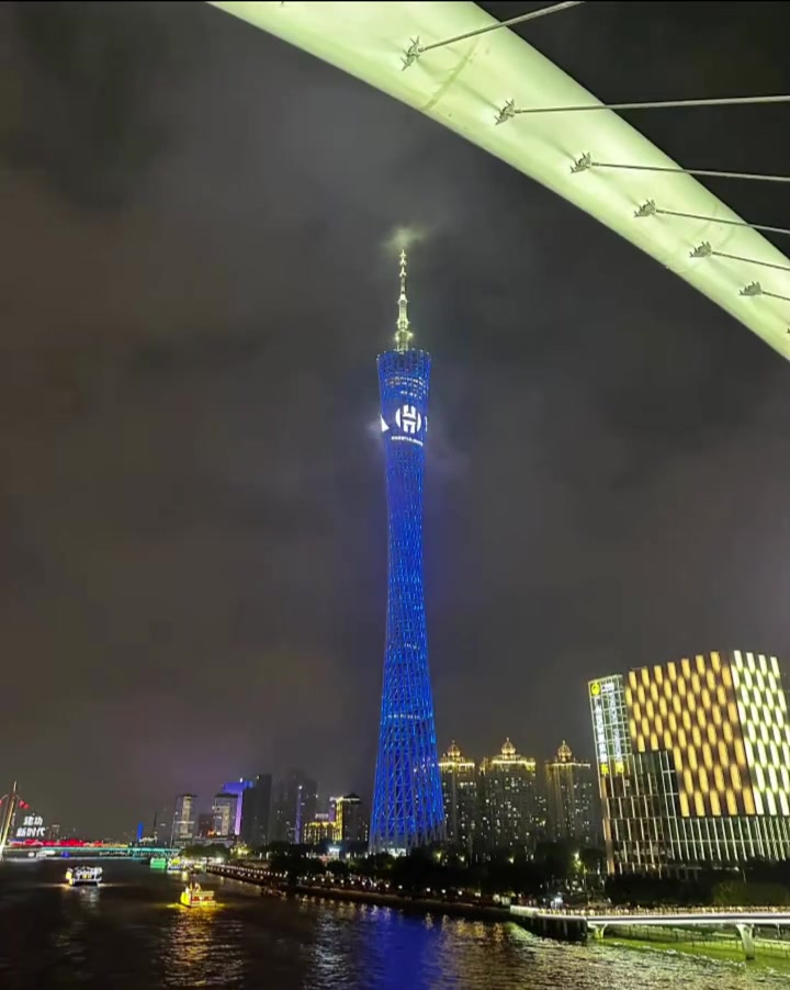 这就是登哥的排面！哈登中国行来到广州 广州塔亮起哈登logo