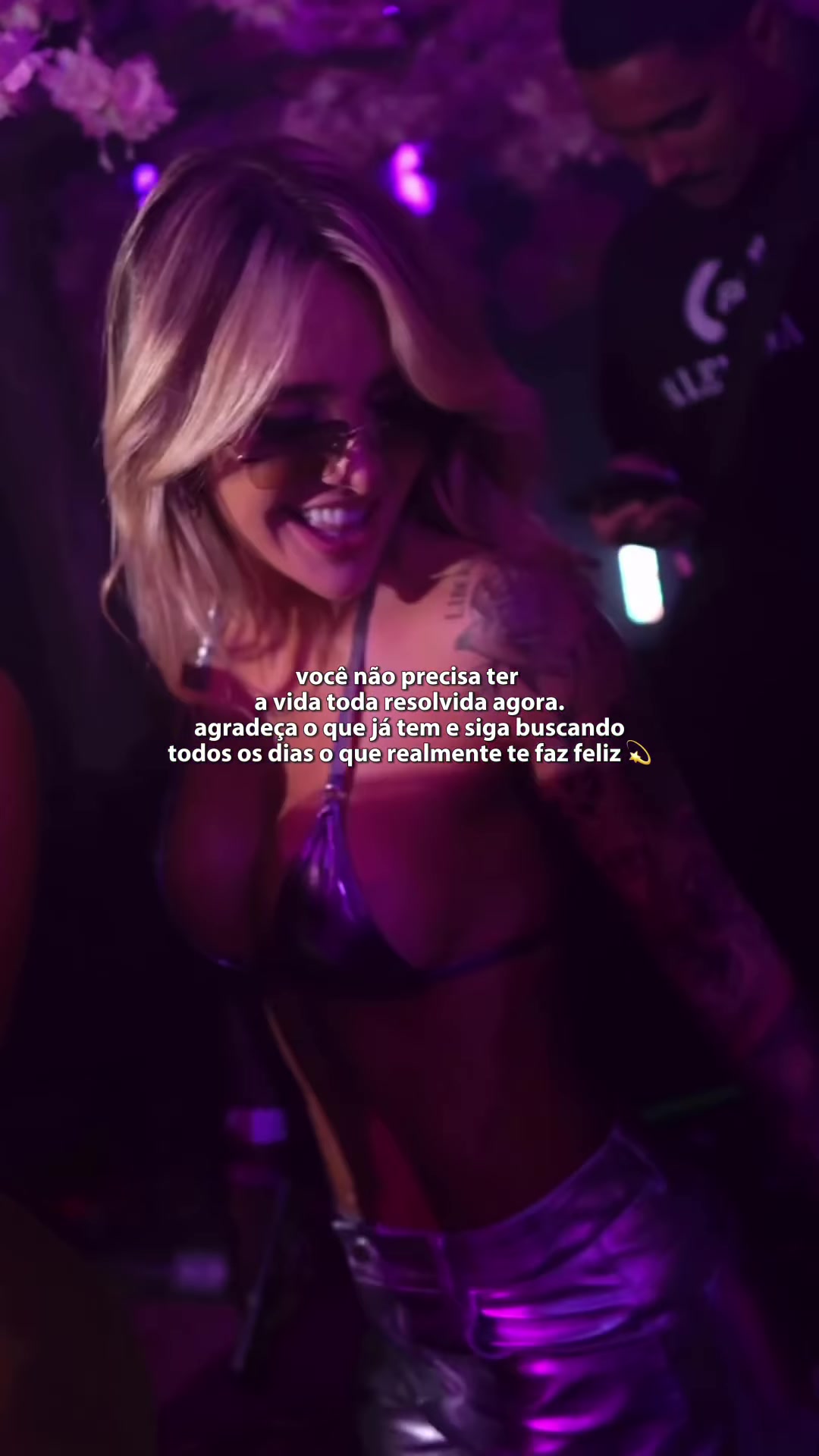 罗德里戈女友在夜店释放自我，国外的夜生活都是如此热辣的嘛?