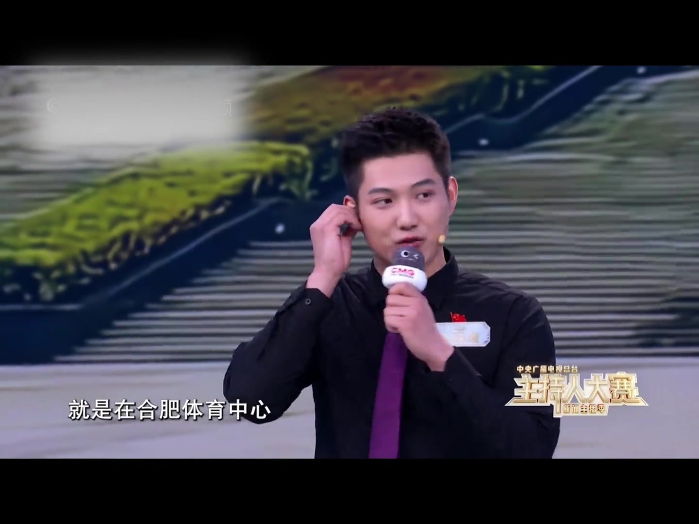 厉害啊！篮球解说员王嘉琦参加央视主持人大赛 1人分4角表演~