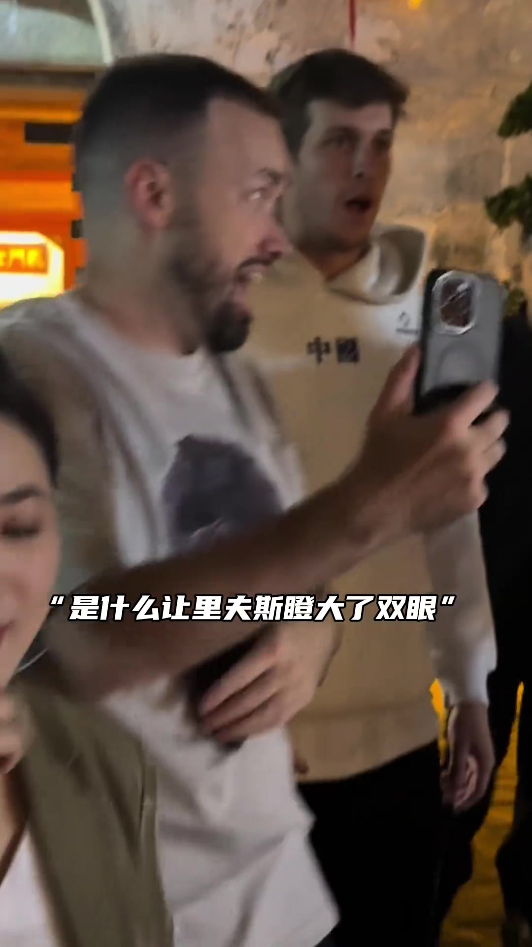 中国科技的震撼！里夫斯观看无人机播放自己集锦直接看傻了?