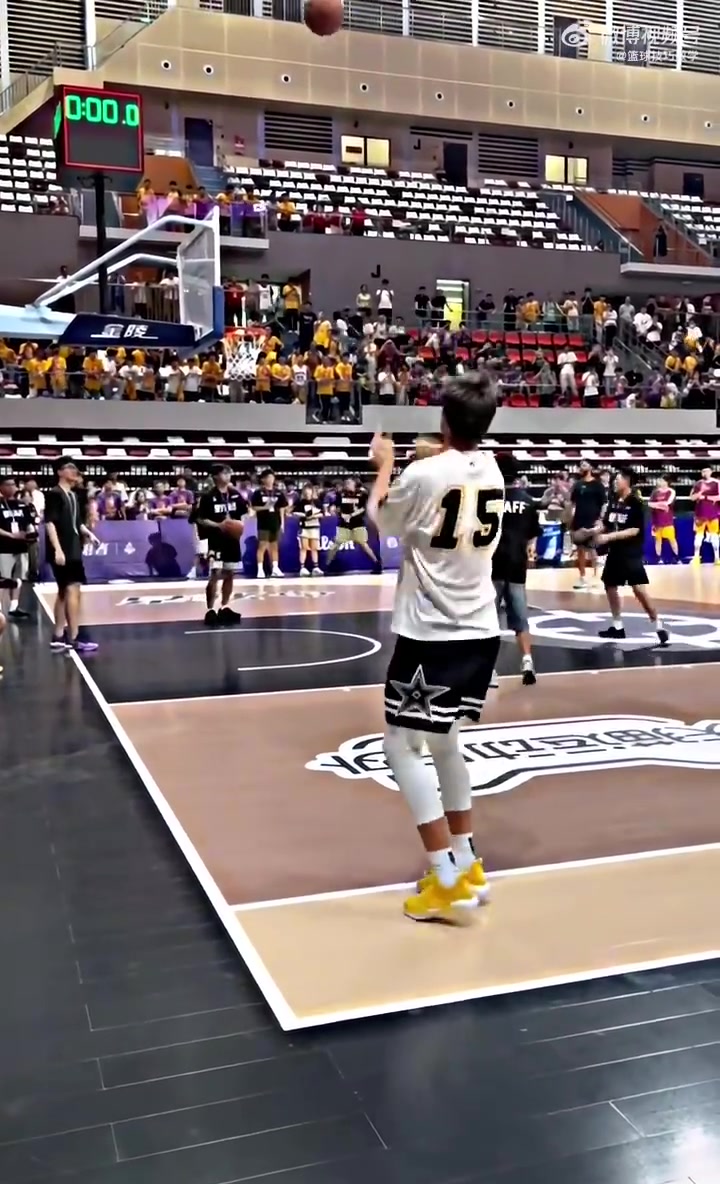 这就是NBA球员！里夫斯中国行投篮训练，几乎不投丢的
