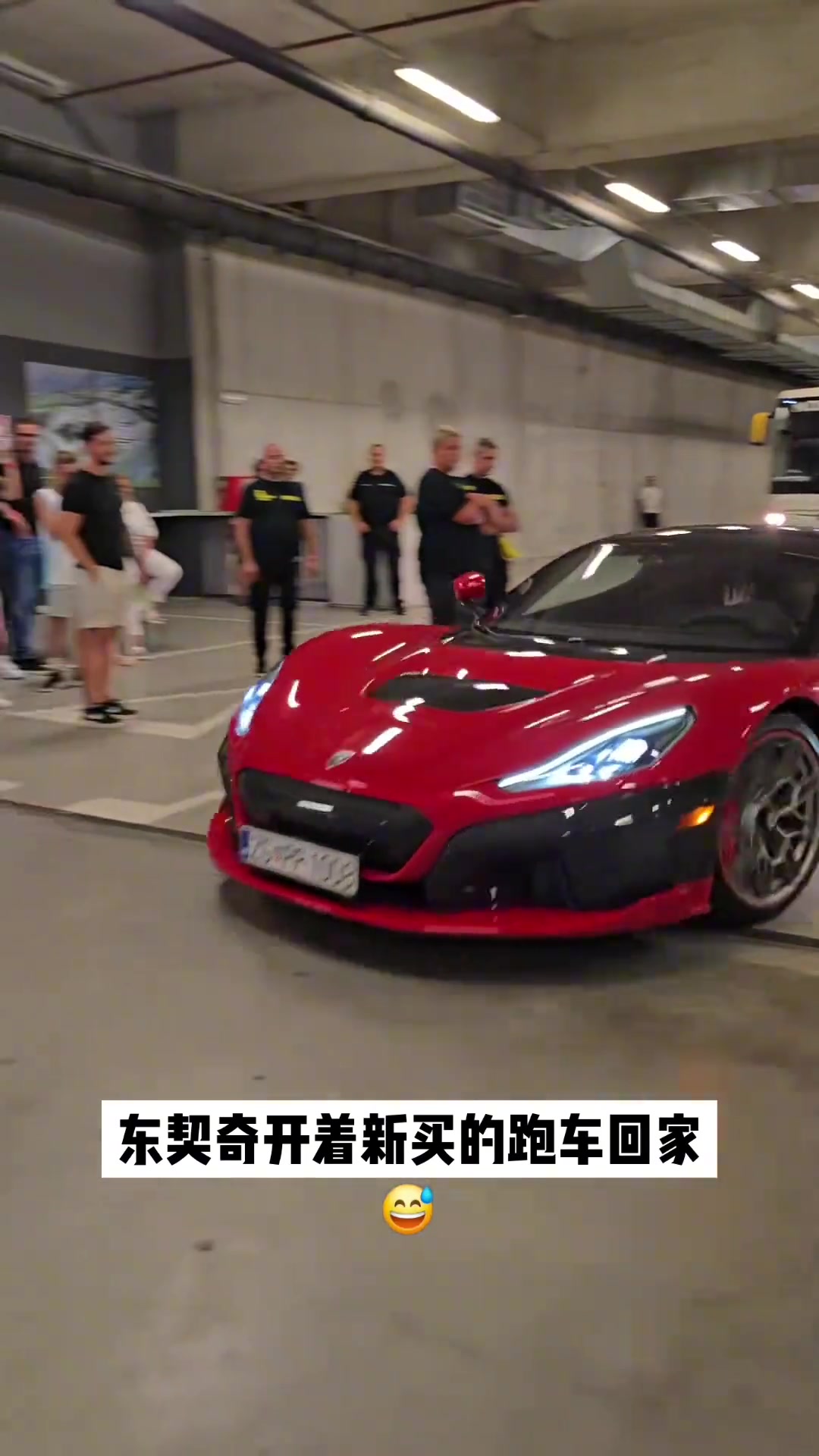 东契奇打完比赛开着新买的超跑回家，有没有懂的吧友科普一下?